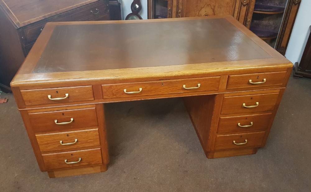  OAK PEDESTAL DESK 