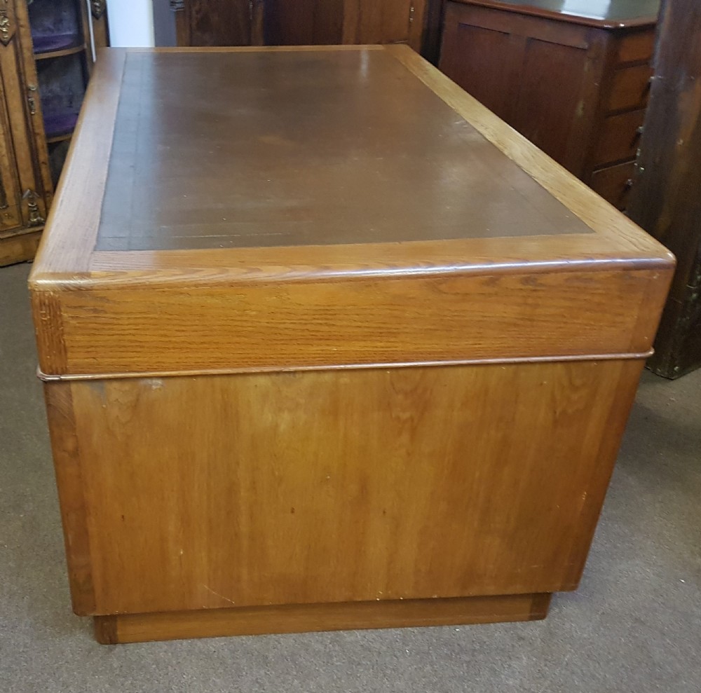  OAK PEDESTAL DESK  View IV