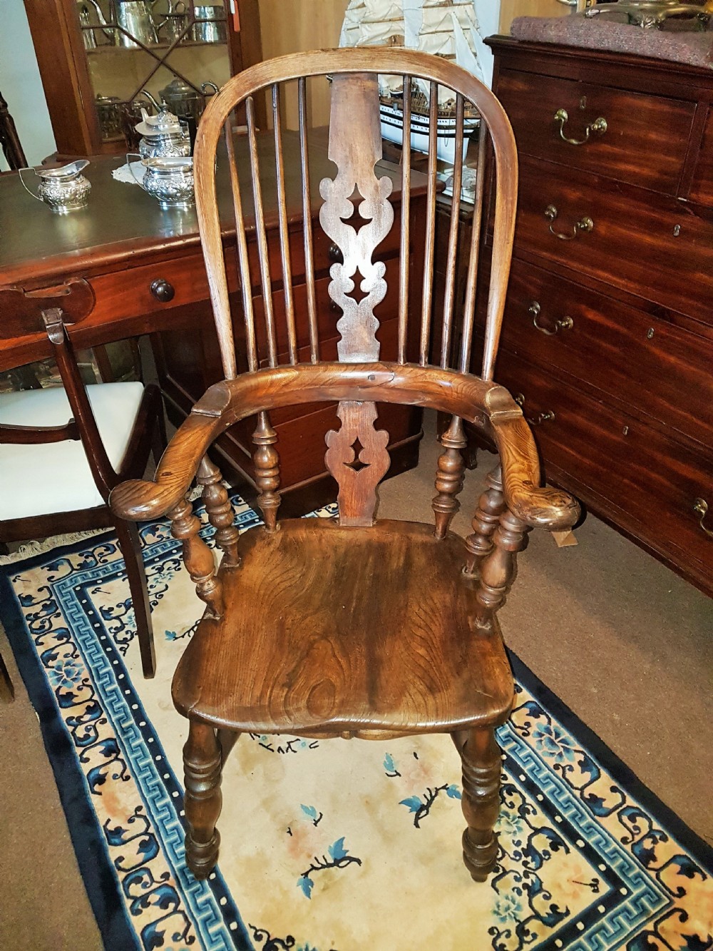 WINDSOR  CHAIR 