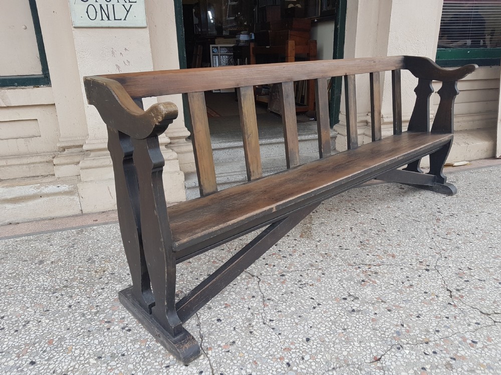  ANTIQUE PITCH PINE BENCH / PEW . SETTLE 