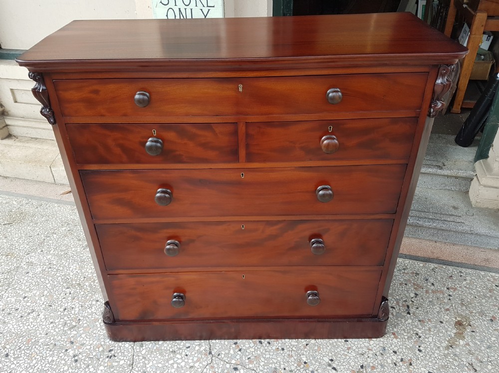 ANTIQUE CHEST OF DRAWERS