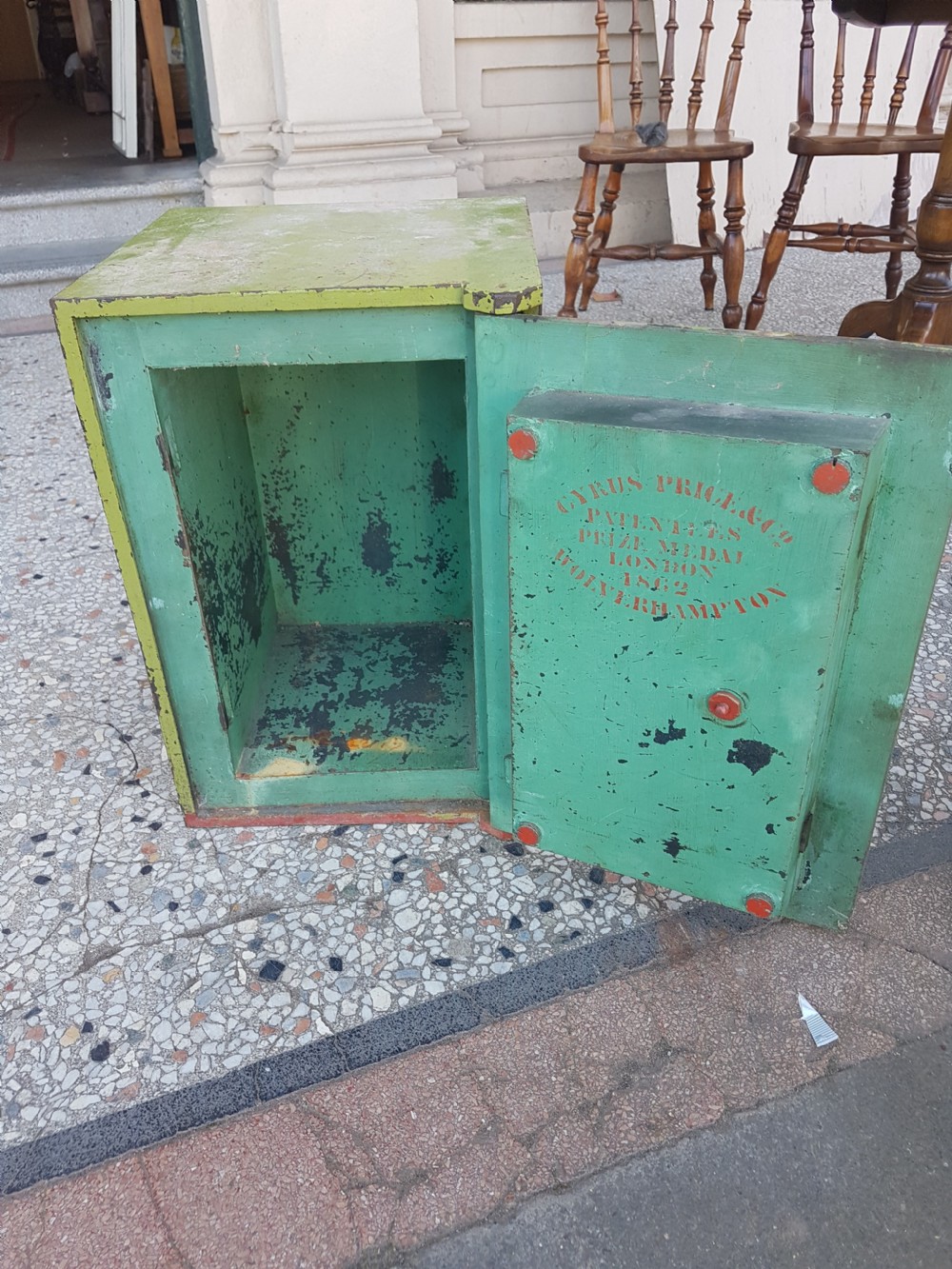 ANTIQUE SAFE   View II