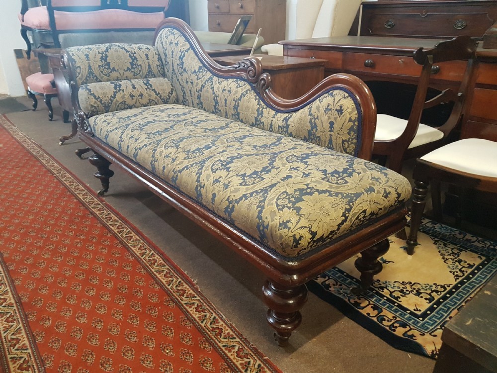 Victorian  Chaise  View II
