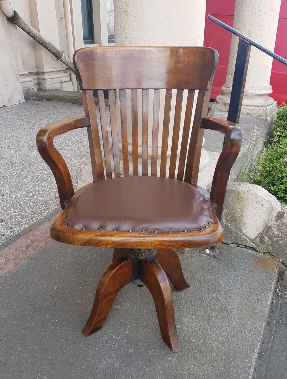 ANTIQUE OFFICE CHAIR