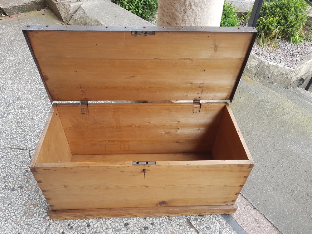ANTIQUE PINE BLANKET  BOX /CHEST  View II