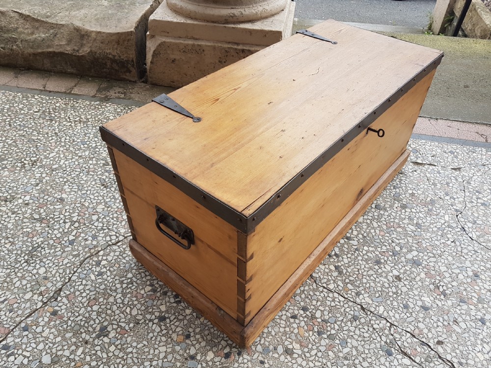 ANTIQUE PINE BLANKET  BOX /CHEST  View III
