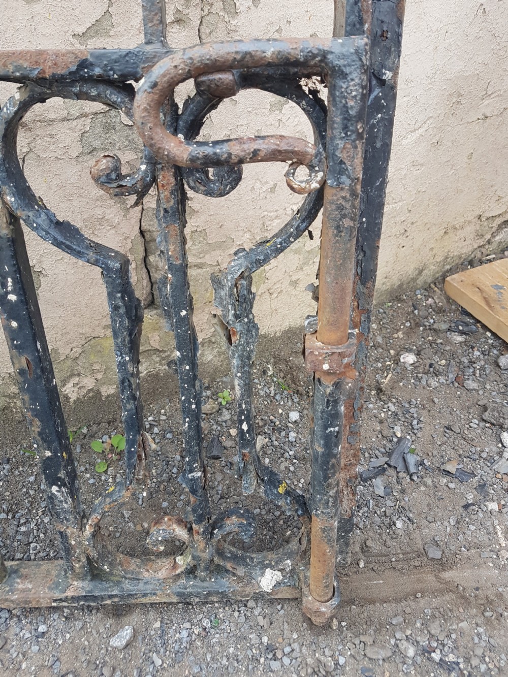 PAIR OF ANTIQUE WROUGHT IRON GATES  View IV