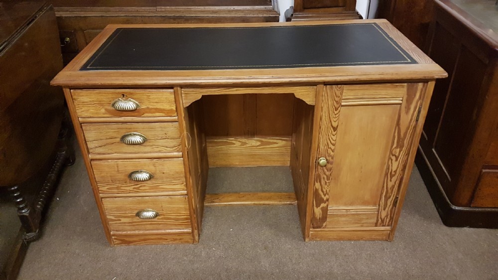 ANTIQUE DESK
