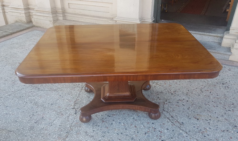 ANTIQUE  BREAKFAST / DINING TABLE
