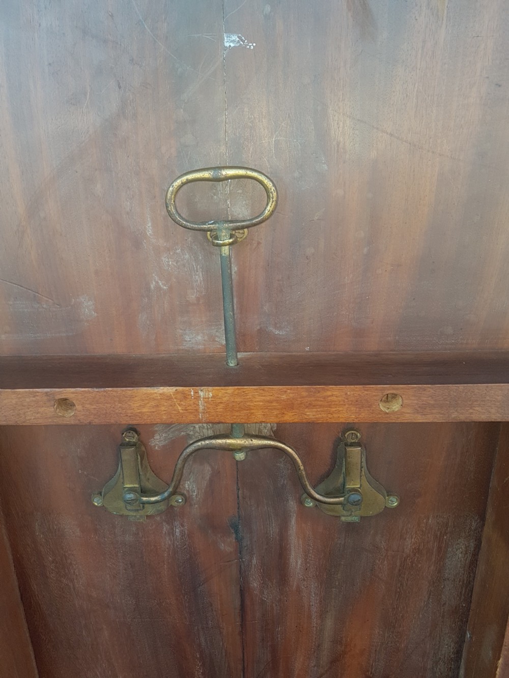 ANTIQUE  BREAKFAST / DINING TABLE View V