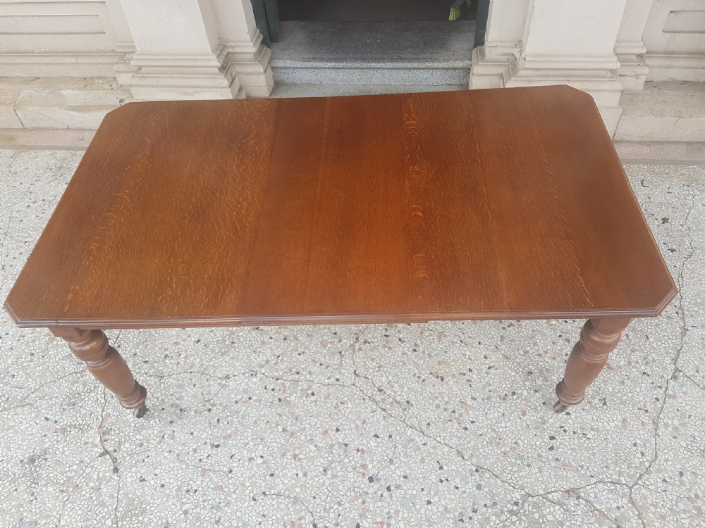   ANTIQUE OAK EXTENDING TABLE  View III
