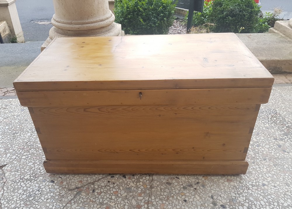 ANTIQUE PINE BLANKET BOX View III