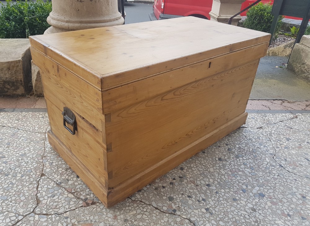 ANTIQUE PINE BLANKET BOX View V