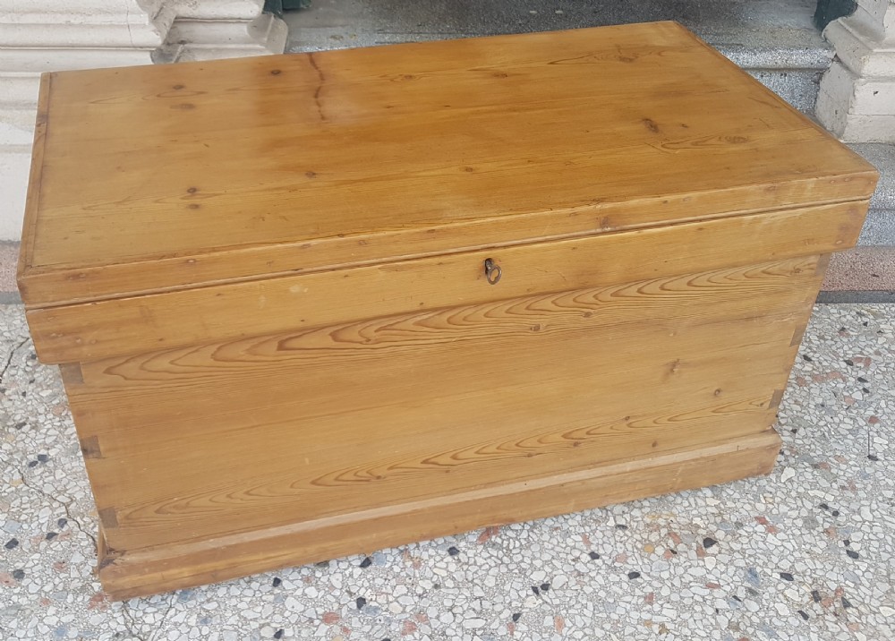 ANTIQUE PINE BLANKET BOX View VIII