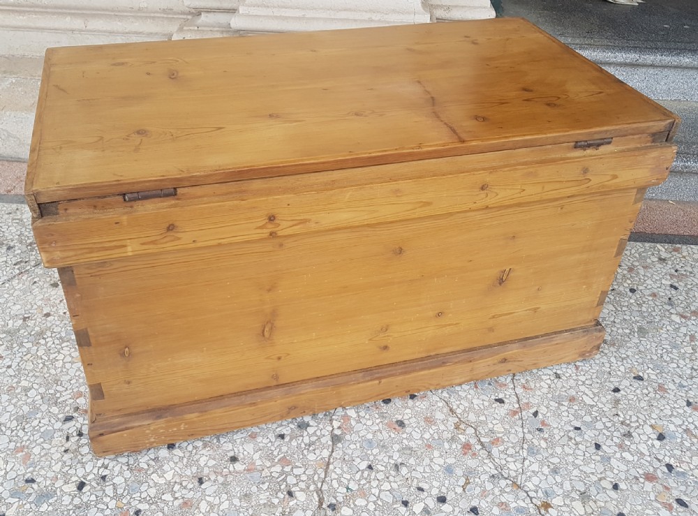 ANTIQUE PINE BLANKET BOX View IX