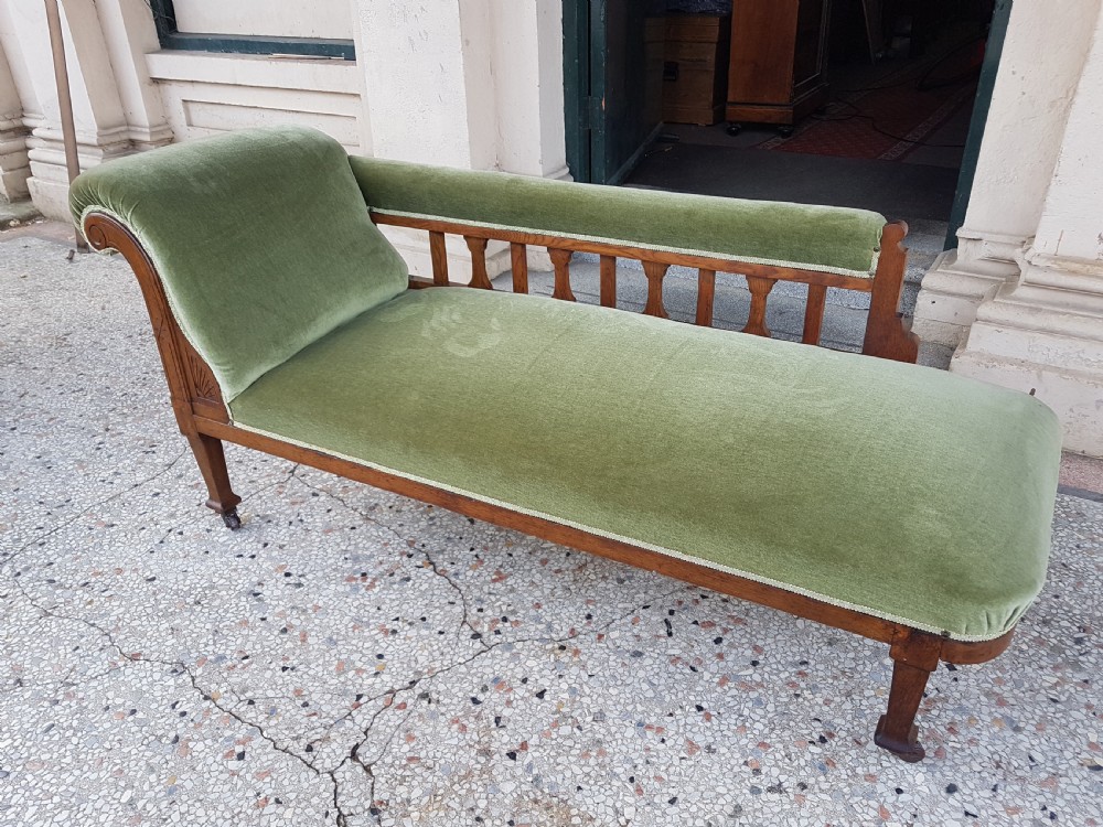 ANTIQUE CHAISE  View III