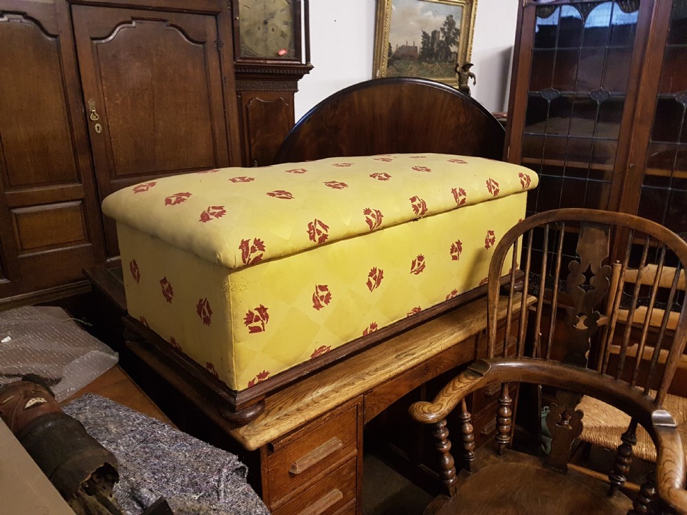 VICTORIAN  OTTOMAN View III