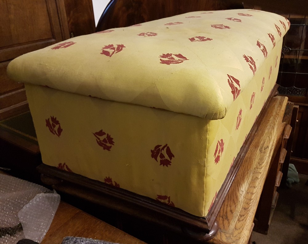 VICTORIAN  OTTOMAN View VI