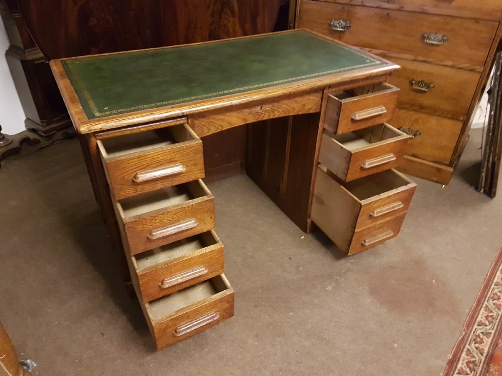  ANTIQUE OAK  PEDESTAL DESK View II
