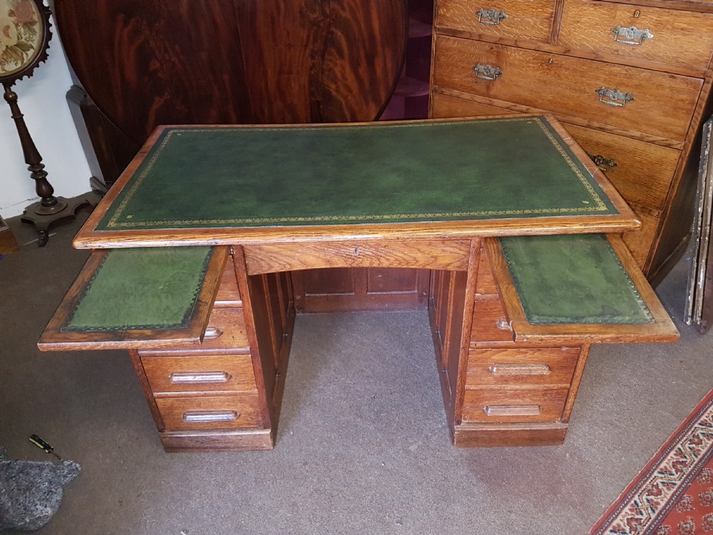  ANTIQUE OAK  PEDESTAL DESK View IV