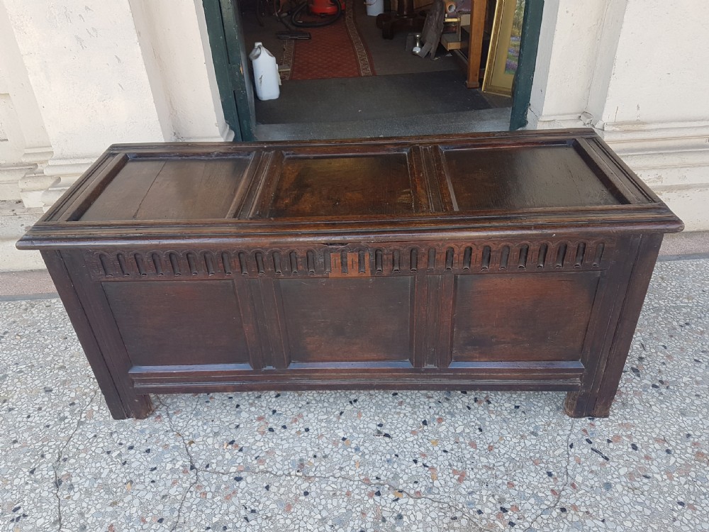 ANTIQUE OAK COFFER /CHEST 