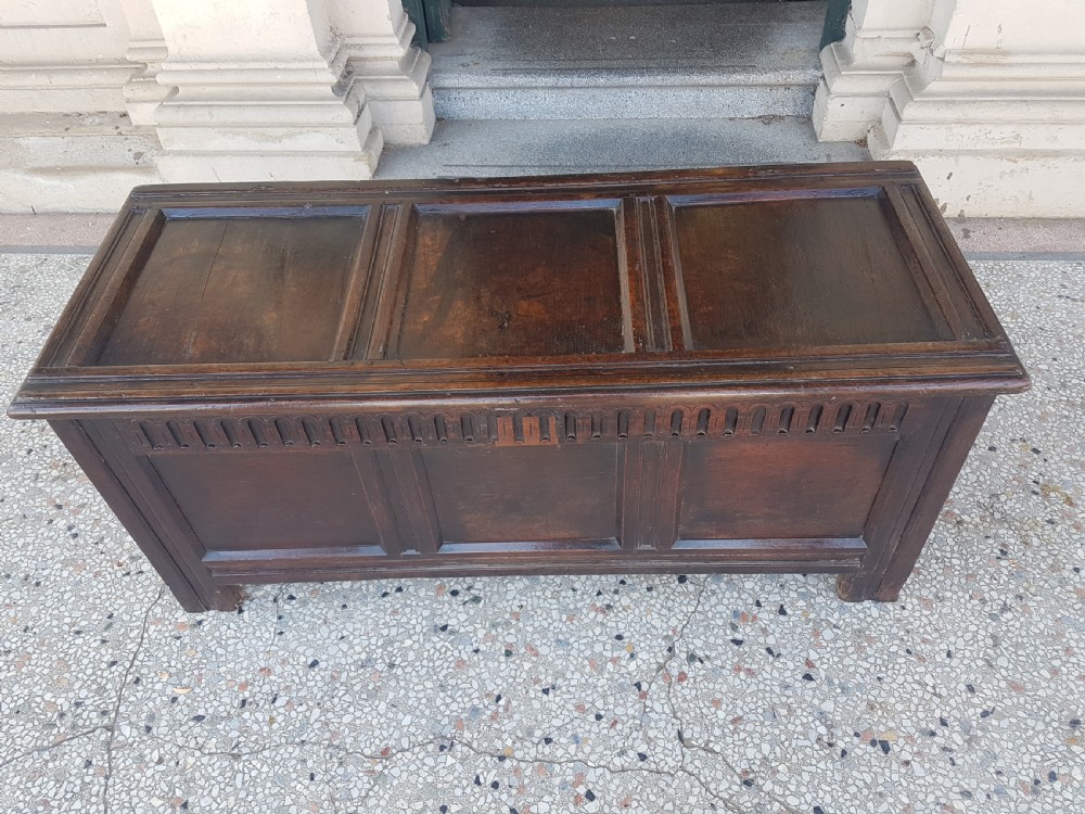 ANTIQUE OAK COFFER /CHEST  View II