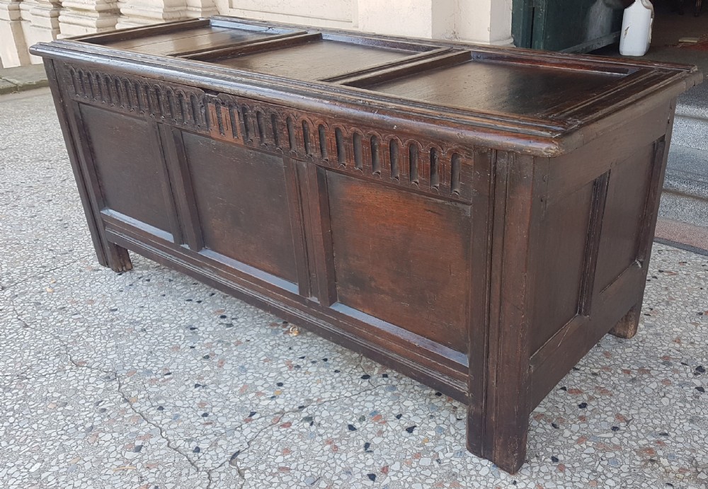 ANTIQUE OAK COFFER /CHEST  View IV