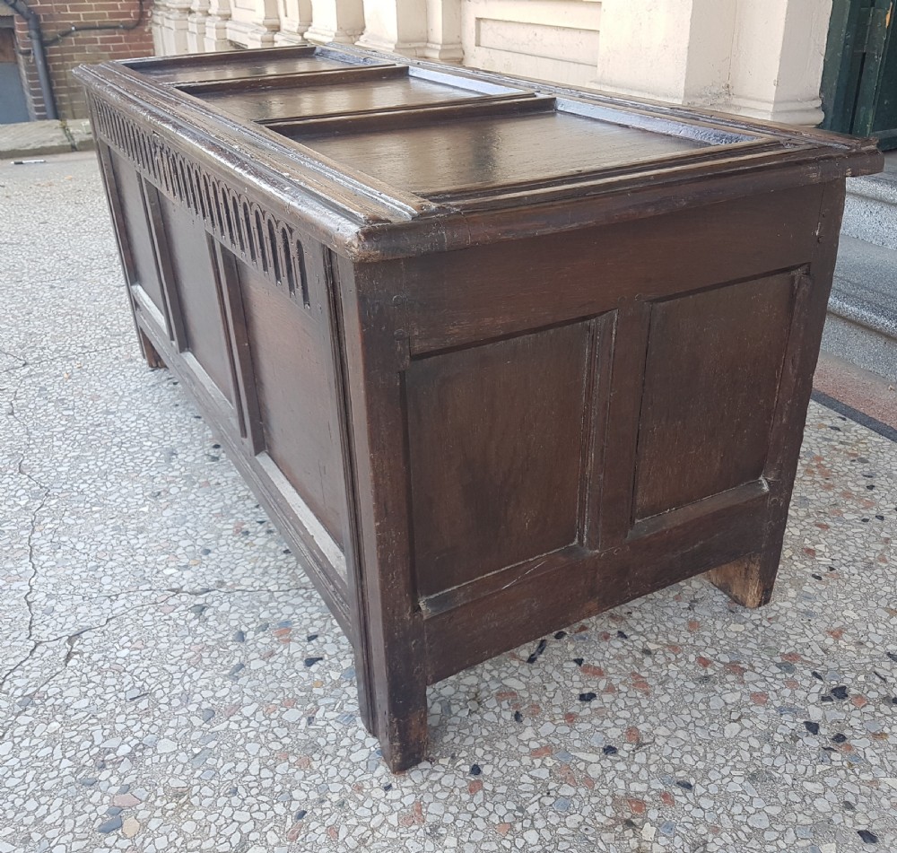 ANTIQUE OAK COFFER /CHEST  View V