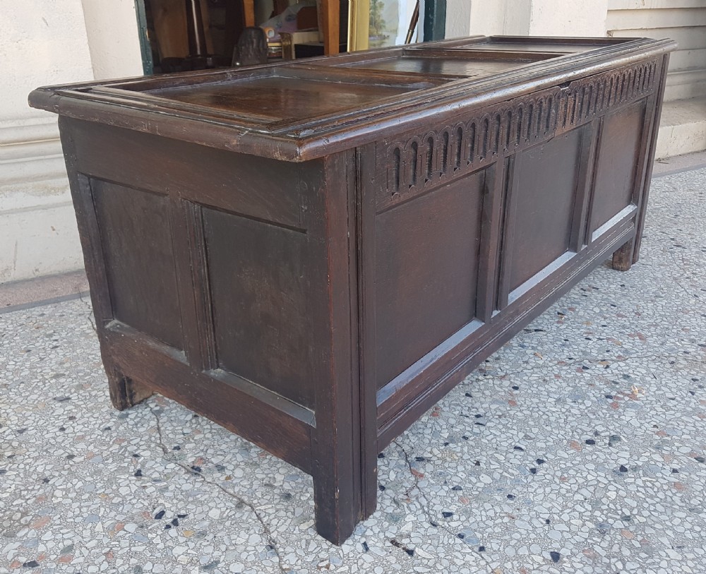 ANTIQUE OAK COFFER /CHEST  View VI