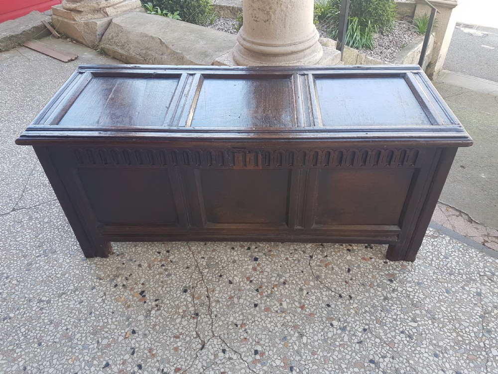 ANTIQUE OAK COFFER /CHEST  View VIII