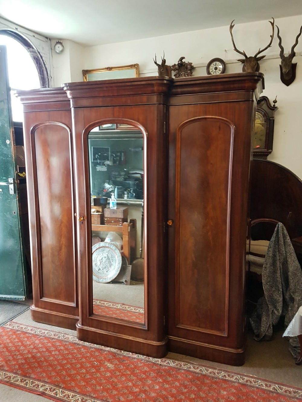 ANTIQUE LARGE   MAHOGANY WARDROBE 