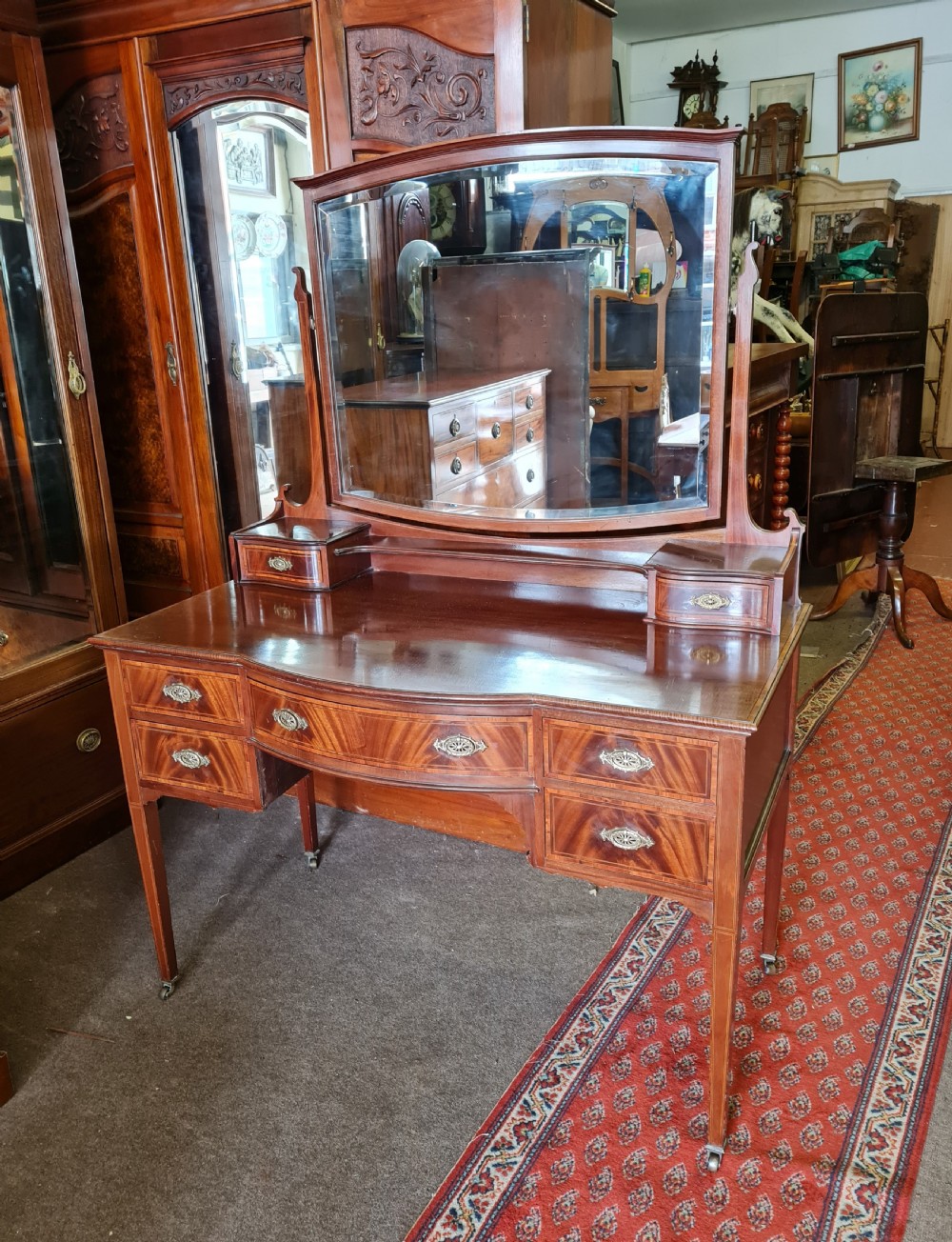 ANTIQUE DRESSING TABLE 