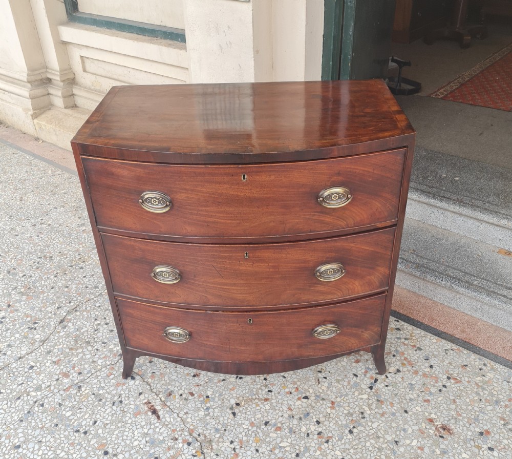 ANTIQUE BOW FRONT CHEST OF DRAWERS 