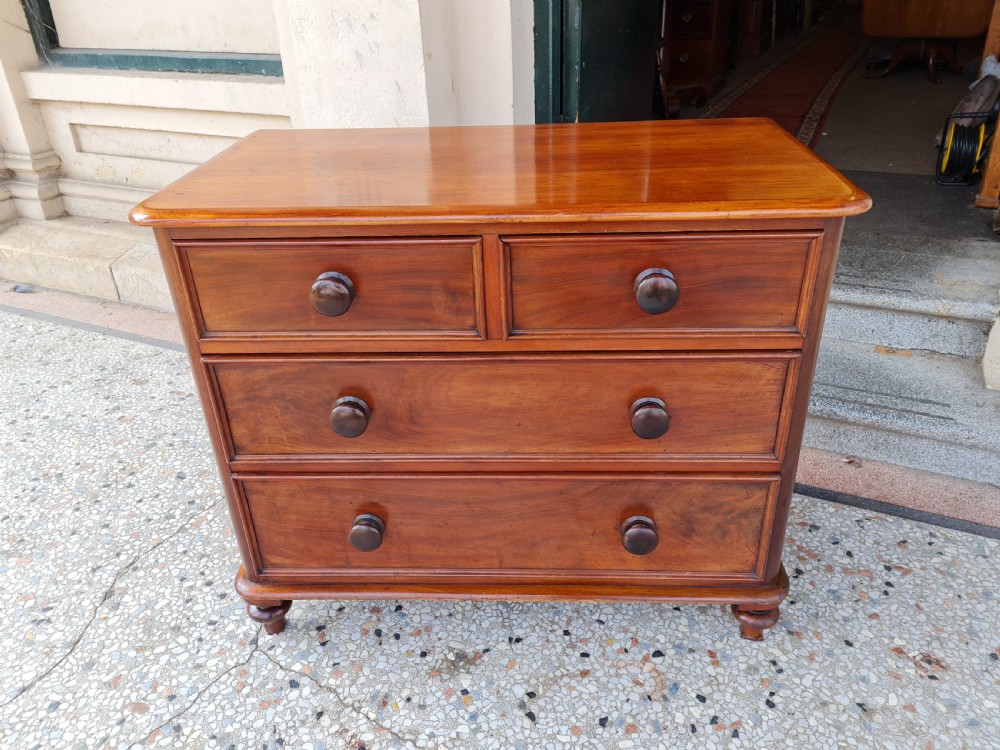 VICTORIAN MAHOGANY  SMALL CHEST OF DRAWERS 