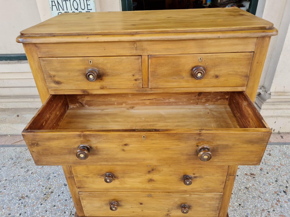 LARGE ANTIQUE PINE CHEST OF DRAWERS  View VIII