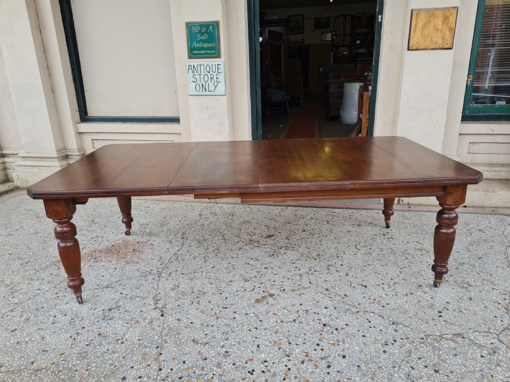 ANTIQUE WALNUT  EXTENDING TABLE  View II