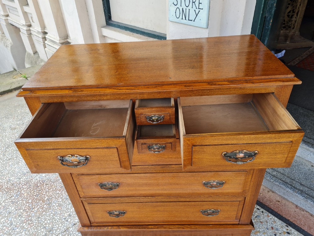 ANTIQUE OAK CHEST OF DRAWERS  View II