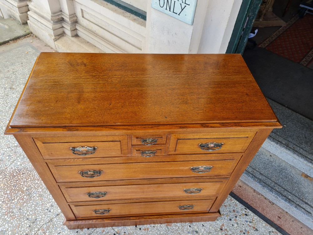 ANTIQUE OAK CHEST OF DRAWERS  View III