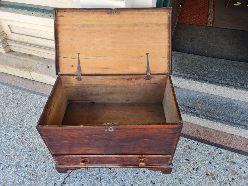 ANTIQUE  BLANKET BOX  View III