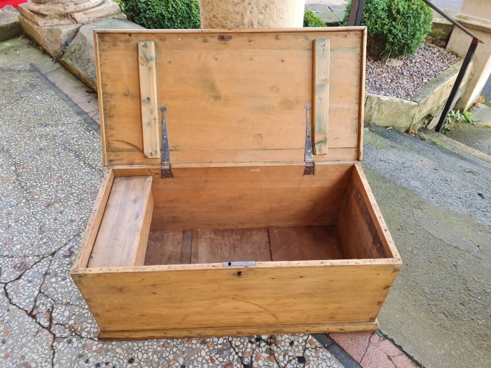 VICTORIAN BLANKET BOX  View II