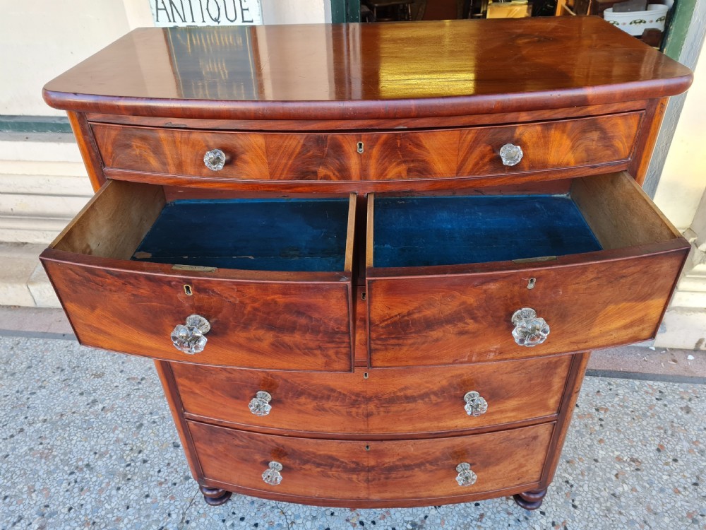 LARGE VICTORIAN BOW FRONTED  MAHOGANY CHEST OF DRAWERS  View VI