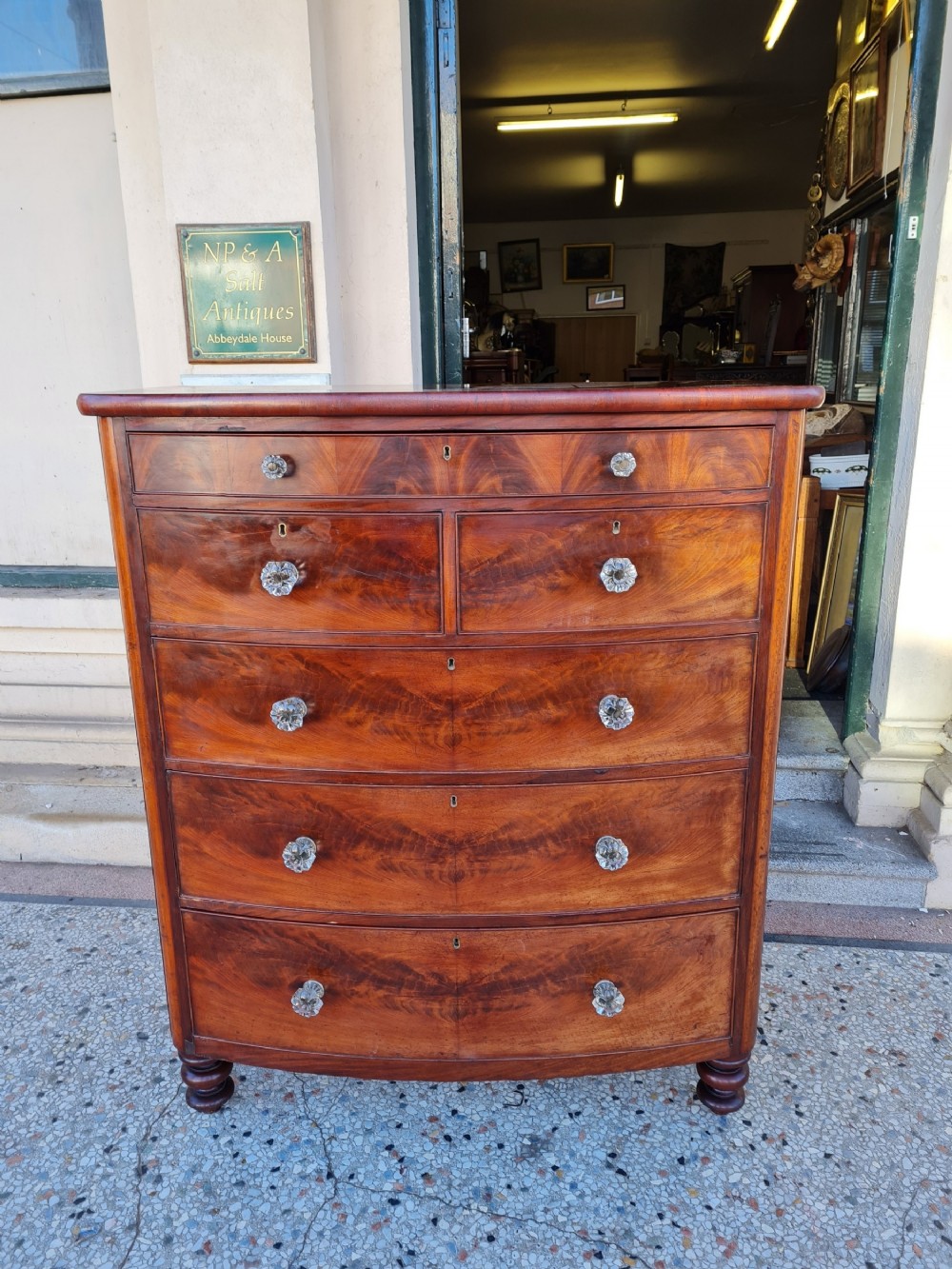 LARGE VICTORIAN BOW FRONTED  MAHOGANY CHEST OF DRAWERS 