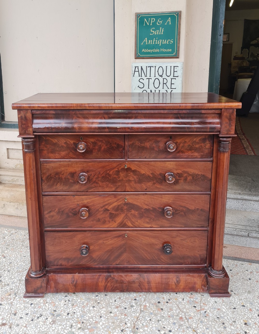 VICTORIAN MAHOGANY CHEST OF DRAWERS 