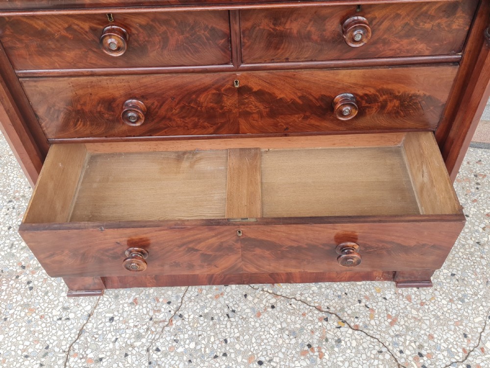 VICTORIAN MAHOGANY CHEST OF DRAWERS  View VIII