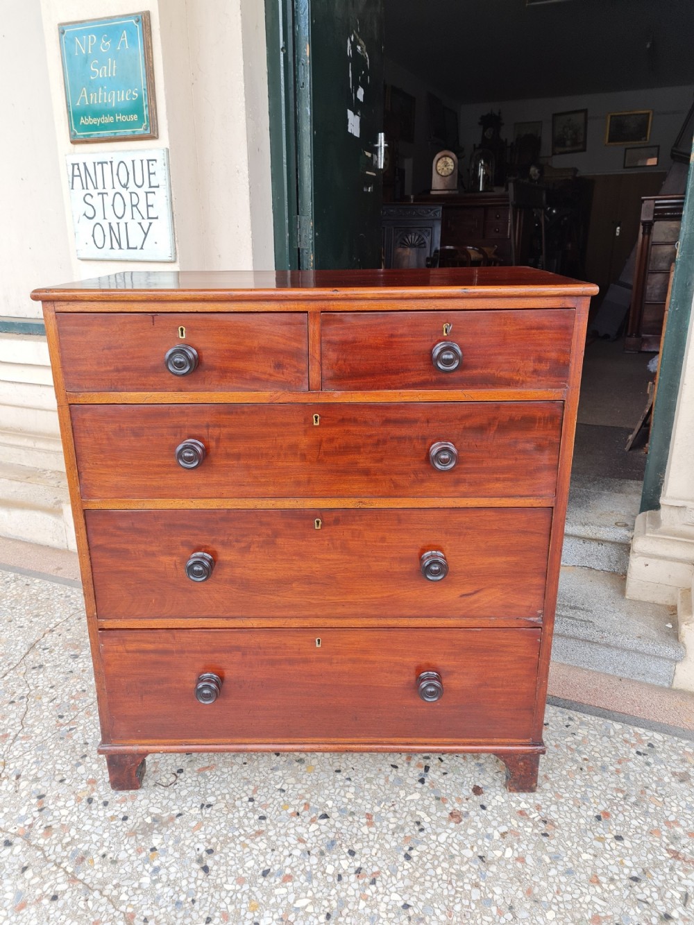 VICTORIAN  MAHOGANY CHEST OF DRAWERS