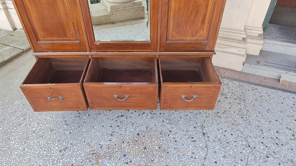 ANTIQUE MAHOGANY    WARDROBE  View V
