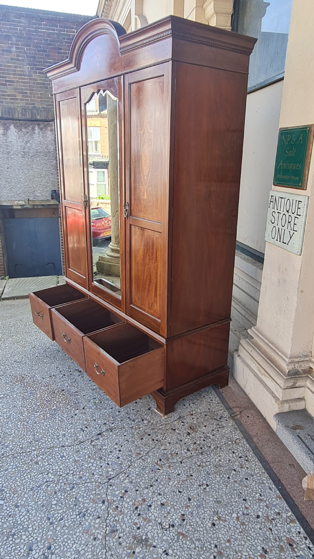 ANTIQUE MAHOGANY    WARDROBE  View VI