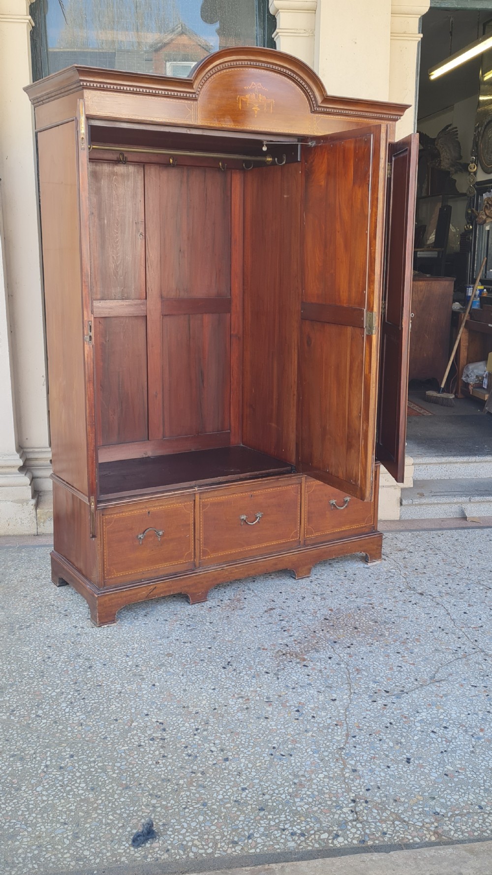 ANTIQUE MAHOGANY    WARDROBE  View IX