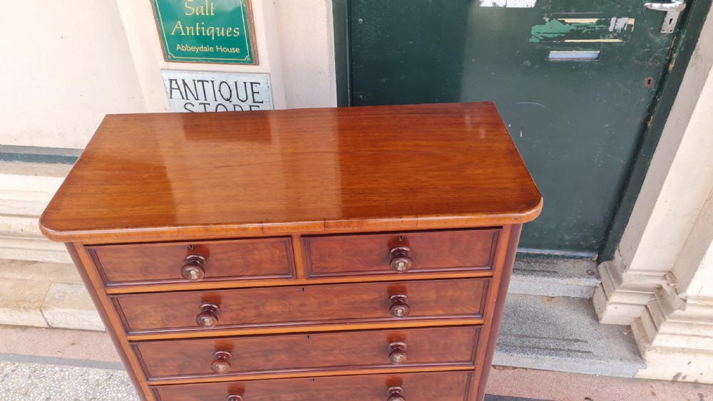 VICTORIAN  CHEST OF DRAWERS View VII