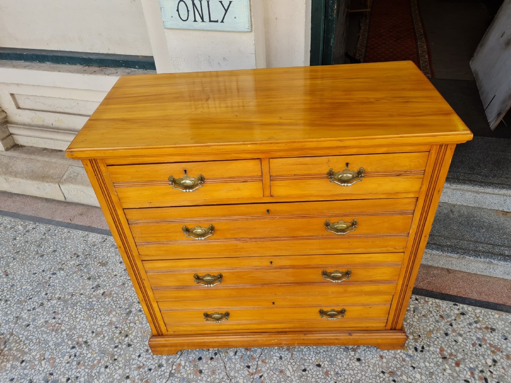 ANTIQUE  CHEST OF DRAWERS  View II
